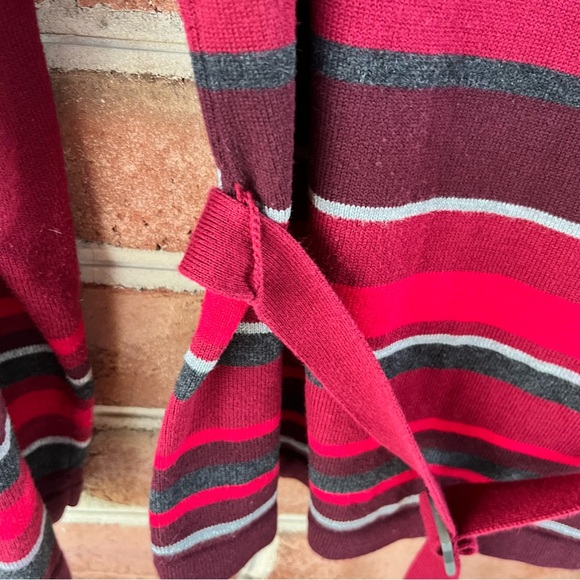 Beautiful light weight striped sweater. Petite Medium - Picture 4 of 7